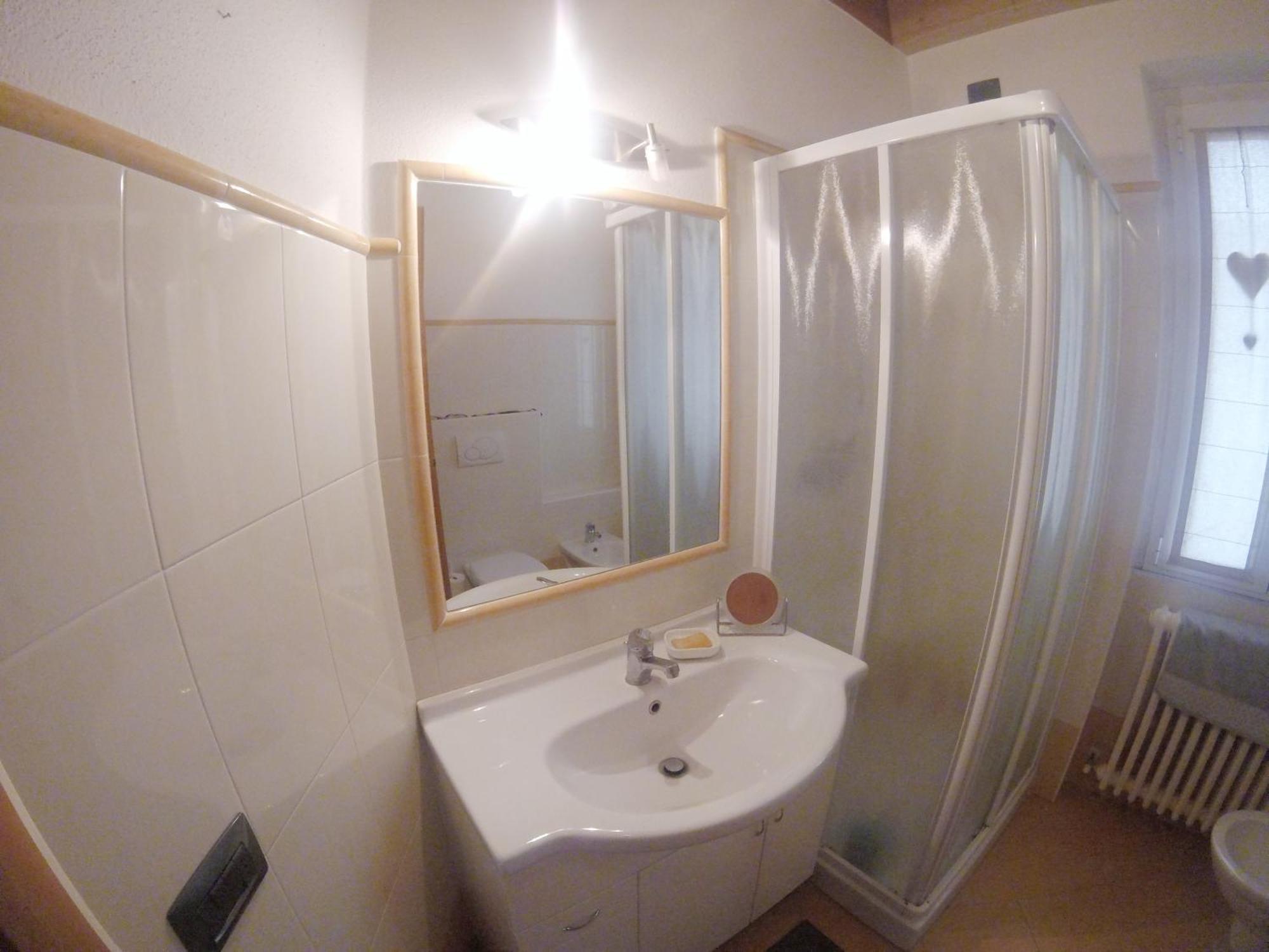 White Garden - Apartment With Access To The Lake Lierna Exteriör bild