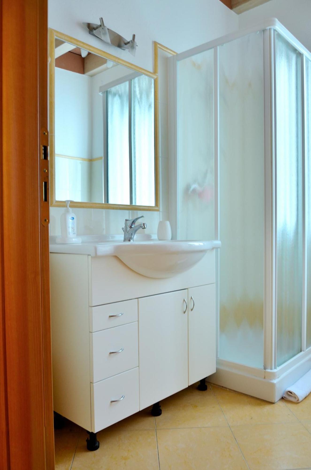 White Garden - Apartment With Access To The Lake Lierna Exteriör bild